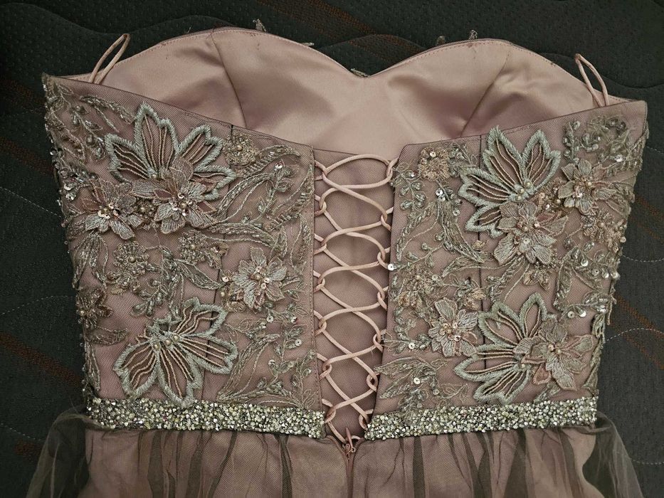 Рокля за абитуриентски бал