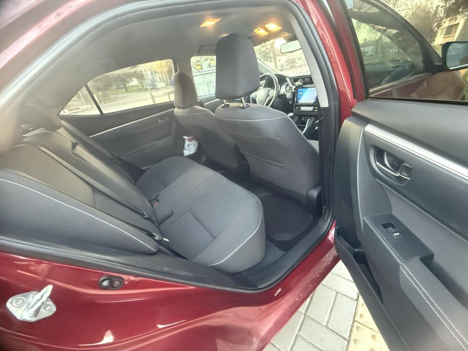 Продавам автомобил Toyota Corolla