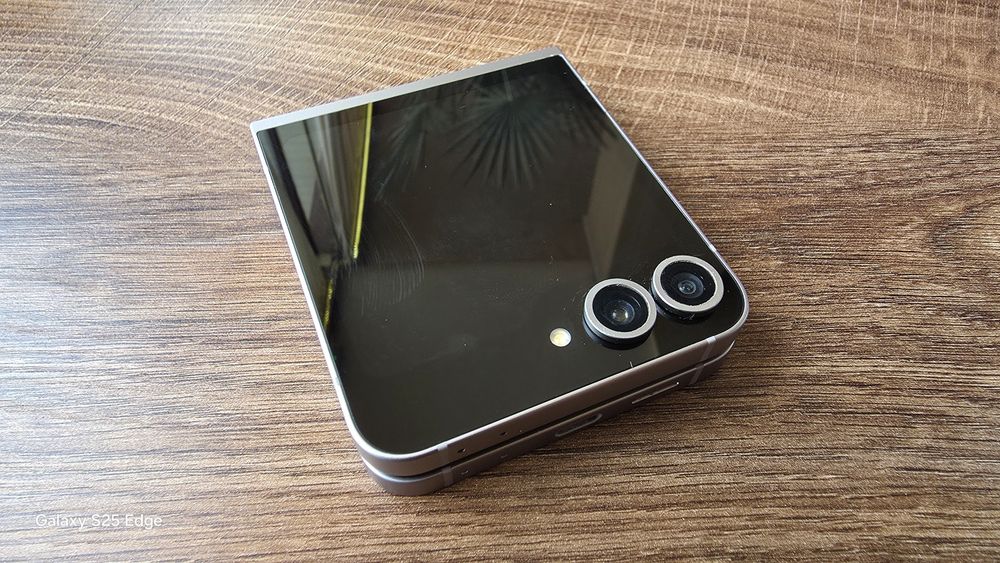 Samsung Flip 6 - 256GB 12RAM