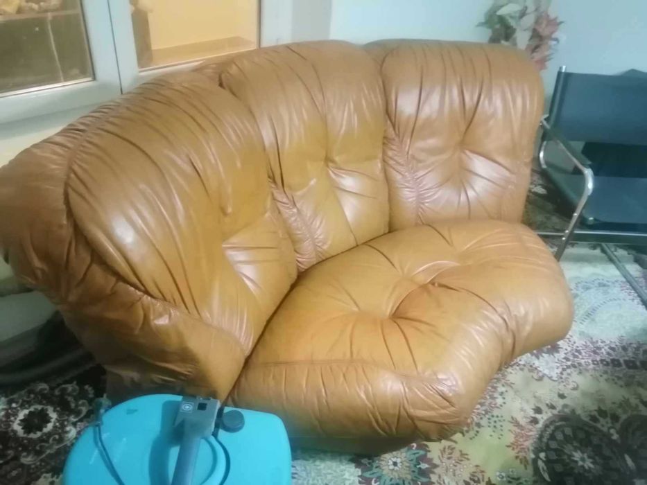 Кожен ъглов диван