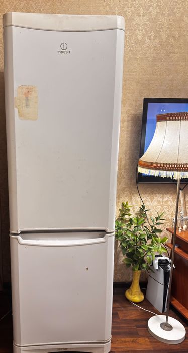 Холодильник Indesit