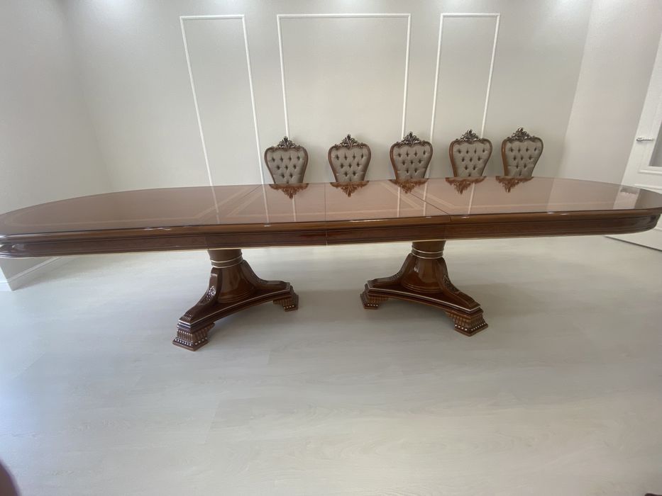 Стол доя гостиной