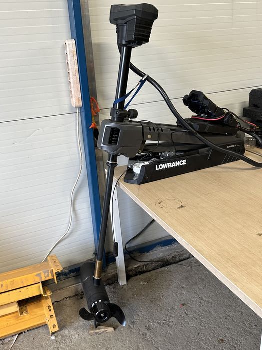 Vand/Schimb Motor Electric GPS Lowrance GHOST Bucuresti Sectorul 4 • OLX.ro