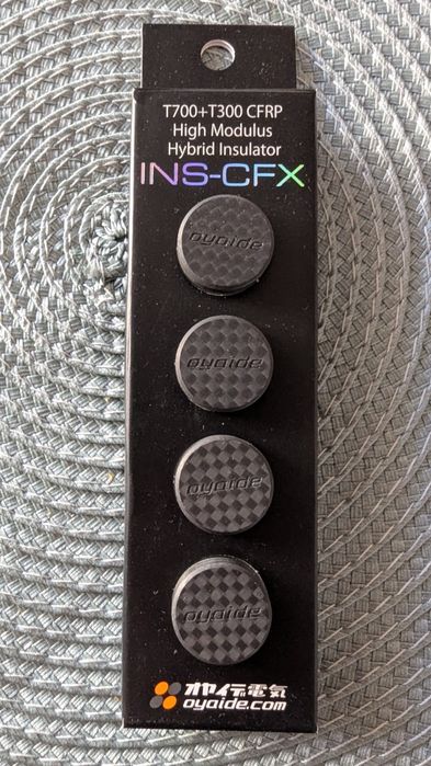 Oyaide INS-BS и Oyaide INS-CFX Base Insulator Крачета Месинг и Карбон