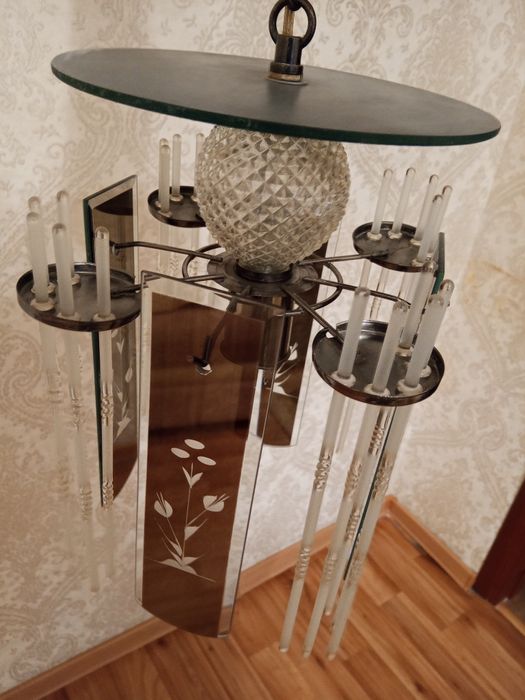 Продам люстру в хорошем состоянии