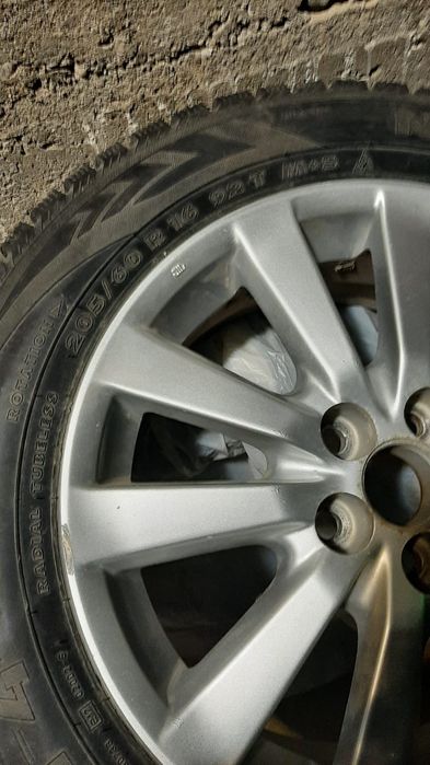 Диски с шинами на Toyota