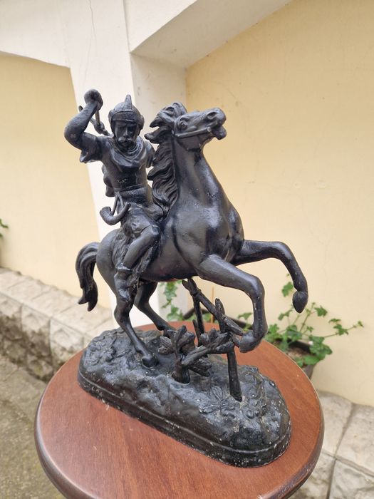 Страхотна антикварна английска метална фигура статуетка