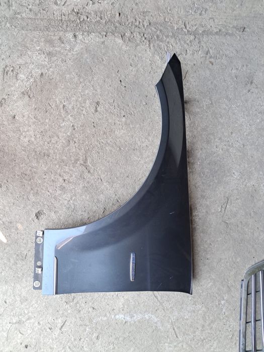 Aripa Mercedes Benz W204