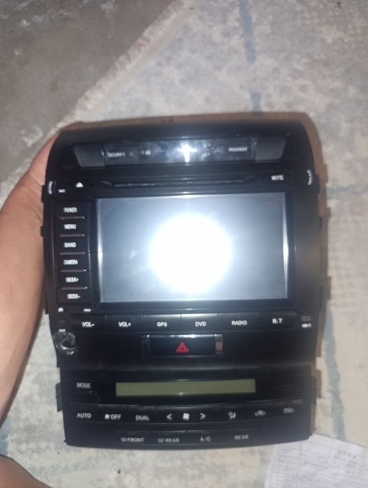 Штатный магнитола, климат контроль на Ленд Крузер 200