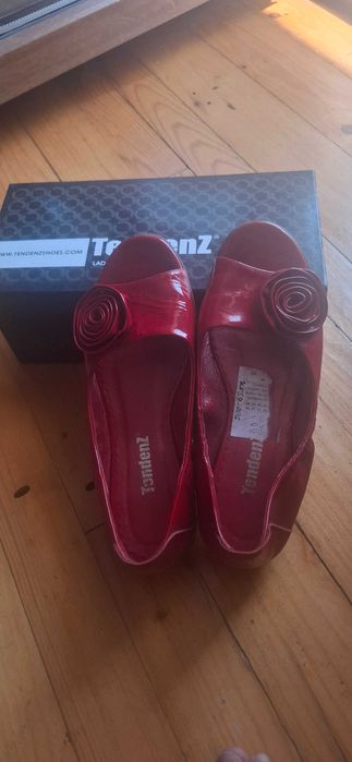 Червени лачени обувки Tendenz 36