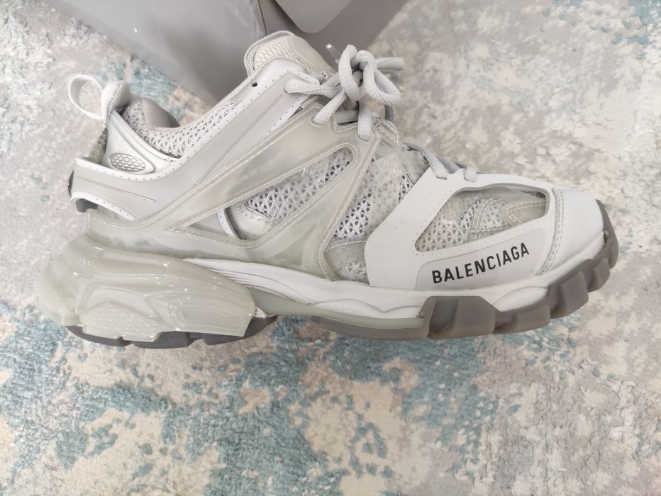 Balenciaga track 1