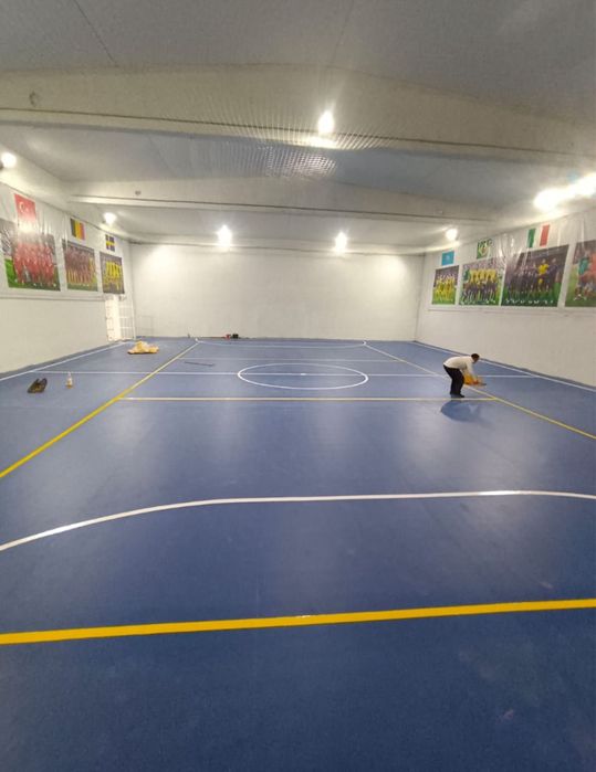 Монтаж спортивного линолеума, монтаж коммерческого линолеума