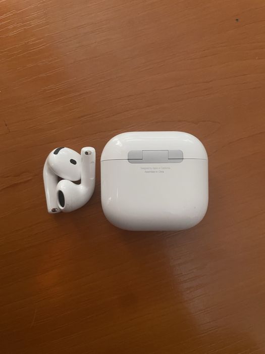 Apple AirPods 4 ANC cu factură