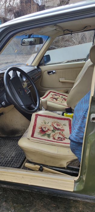 Автомобиль Мерседес 230