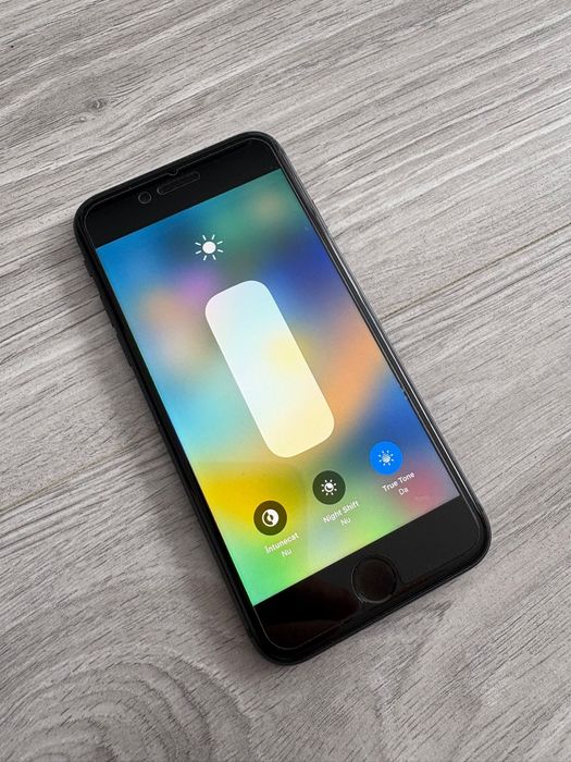 iPhone 8 Black / 64GB