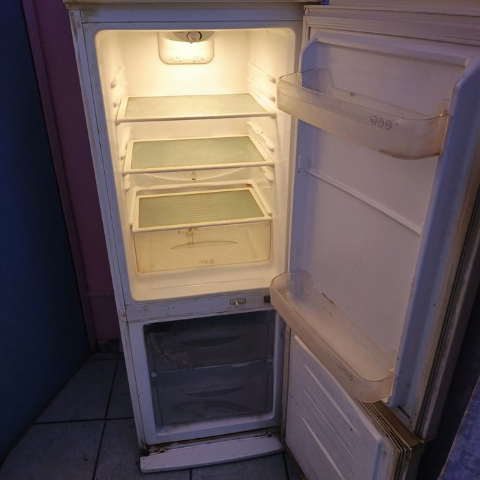 Продам холодильник элджи