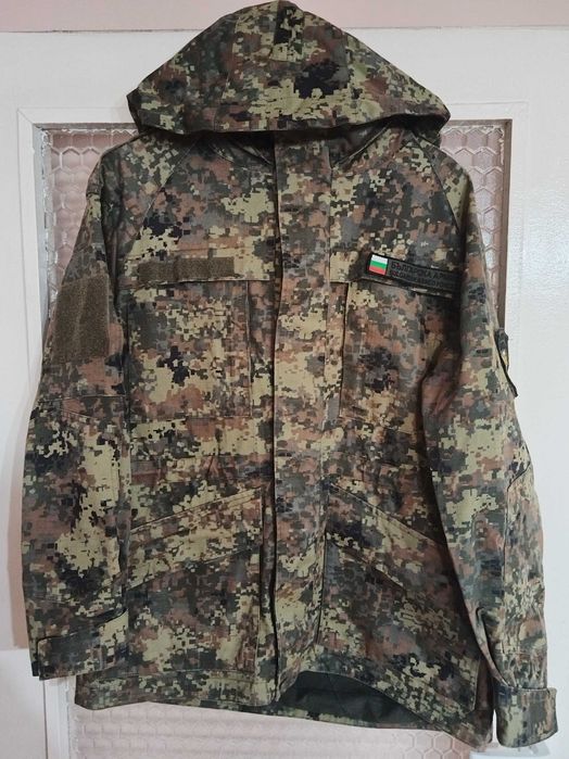 Продавам военни дрехи