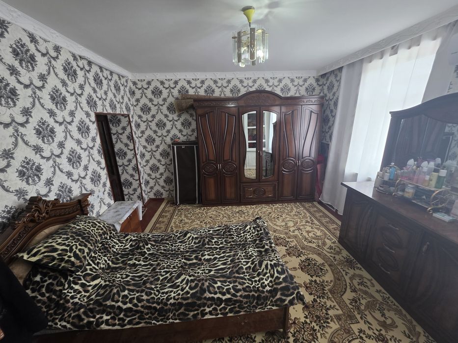 Кибрай маркази 8 сотих 5 хонали уй ер нархида сотилади.