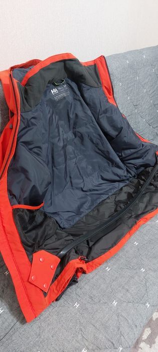 Продам куртку демисезон Helly  Hansen