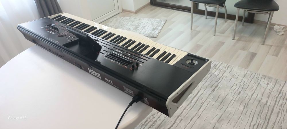 Vând sau schimb cu pa 5x.  korg pa 4x de 76. Adus din italia.stare impecabila.aspect 9,9 din 10.ofer set 2026.nu are Husa.