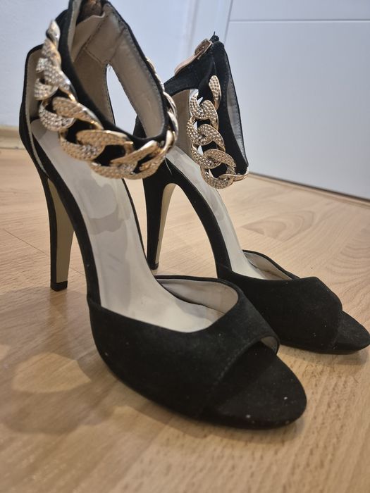 Дамски обувки на ток 37 номер.ново