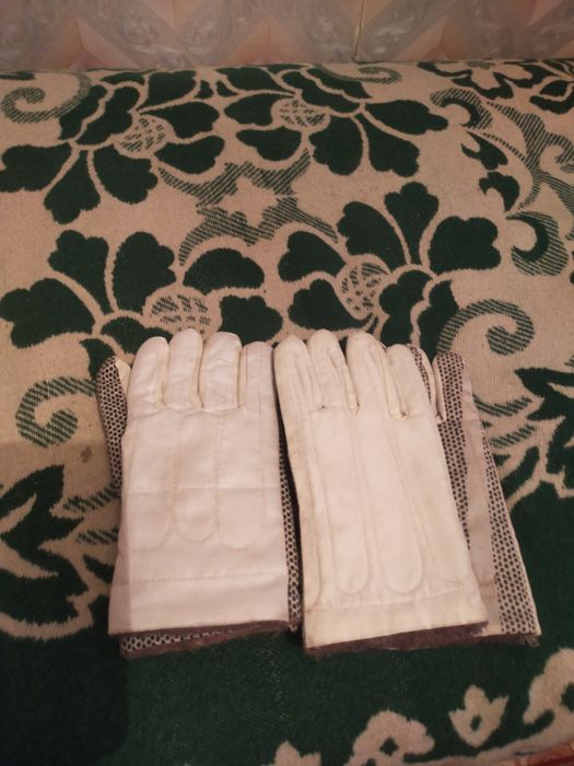 Перчатки рабочие, для сварки.