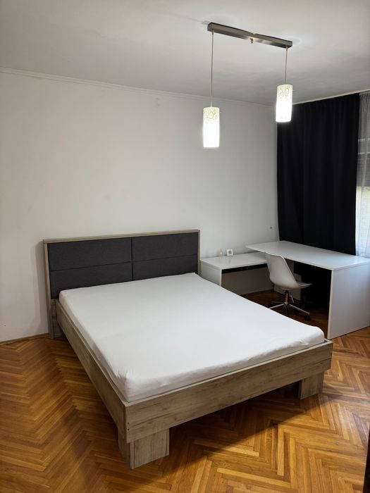 Închiriez apartament