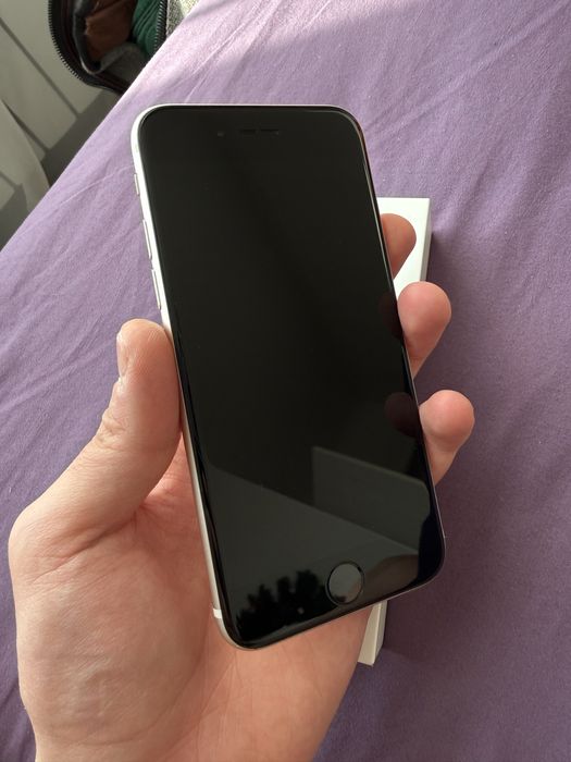 iPhone SE3 Starlight 2022 года 97% акб