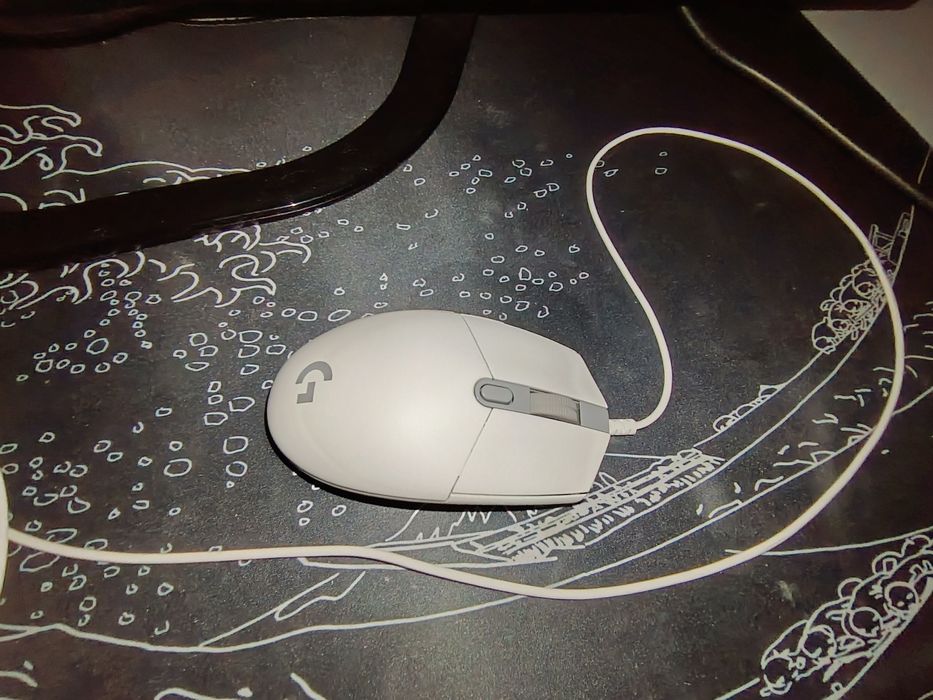 Продам мышку лоджитек 102
