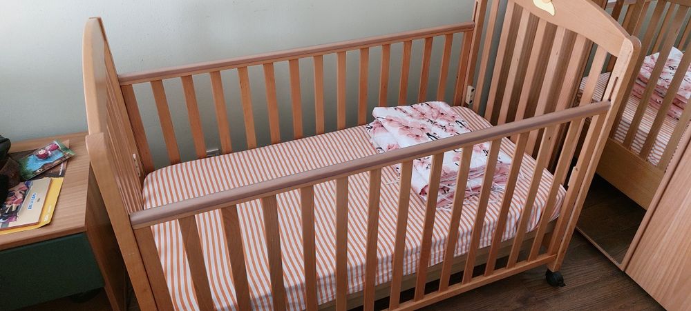 Детска кошара/легло от масивно дърво