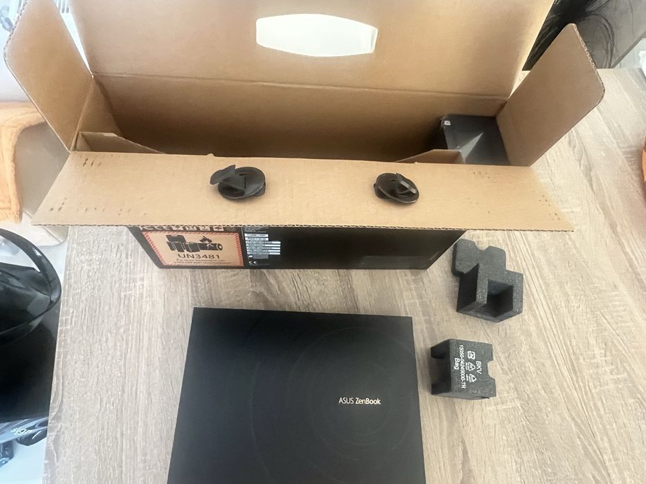 Лаптоп ASUS Zenbook S (UX393) Jade Black 13,9” Touch Screen