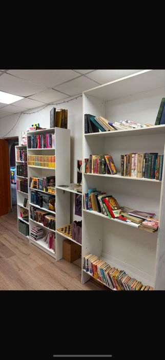 Продаю стеллажи для книг