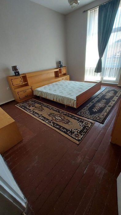 Дава се под наем Тристаен апартамент в София, Център - 110 кв.м за 698.19 € - Снимка #1