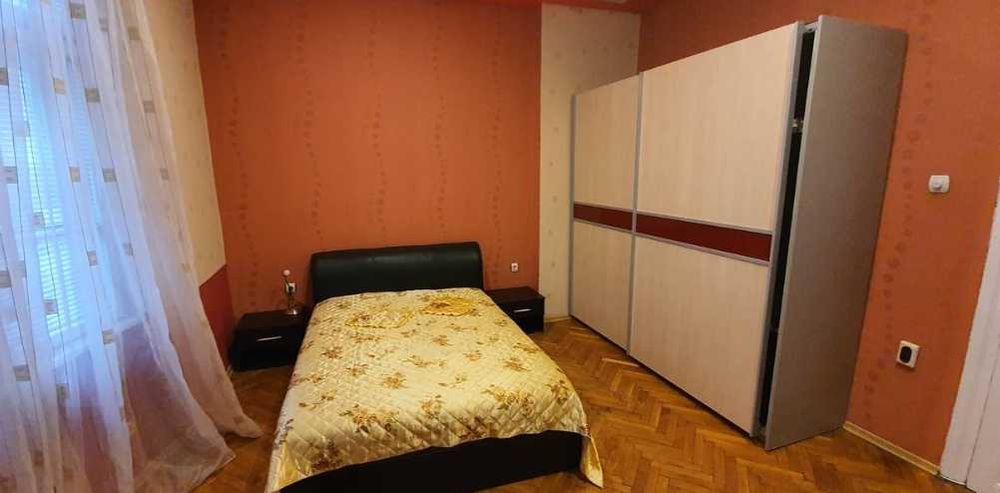 Дава се под наем Тристаен апартамент в Бургас, Център - 84 кв.м за 153 € - Снимка #12
