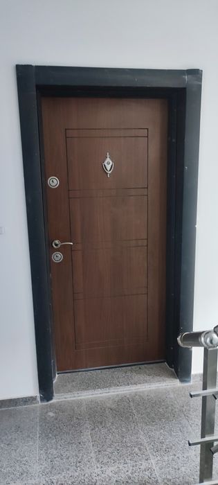 Продава се Тристаен апартамент в Казанлък - 110 кв.м за 1372 €/кв.м - Снимка #1