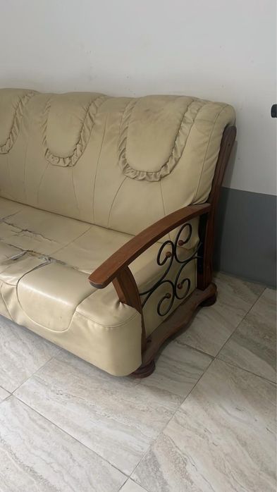 Диван кожанный