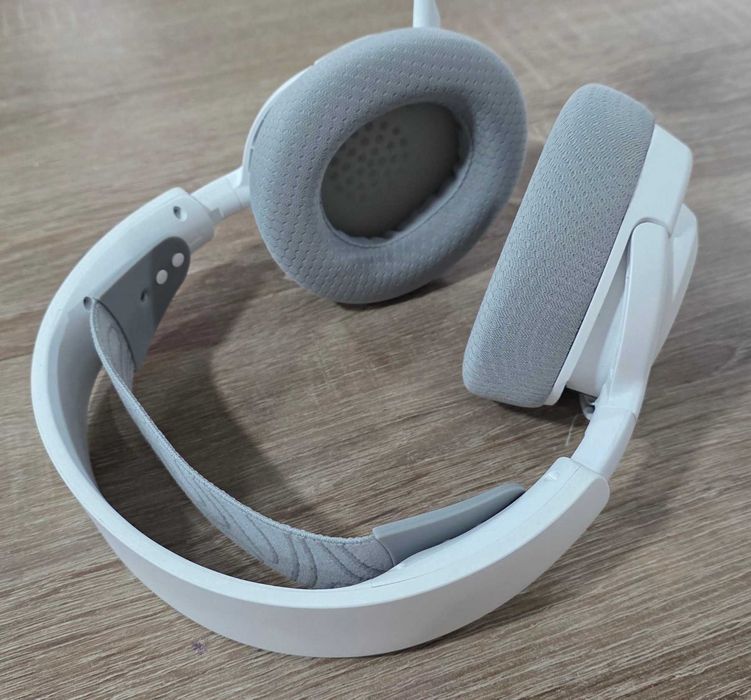 Безжични геймърски слушалки SteelSeries Arctis Nova 3