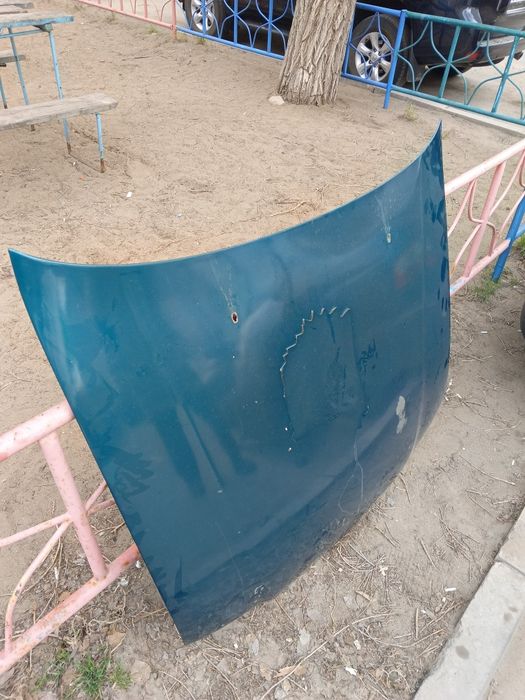 Капот на Carina e