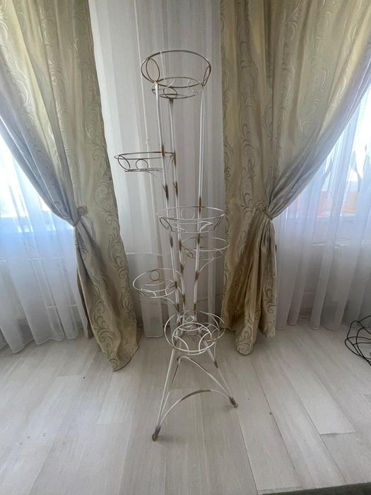 Подставка для комнатных растений