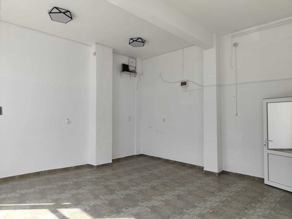 Ofer spre inchiriere spatiu comercial - Bd.M.Basarab, Bl.MB14