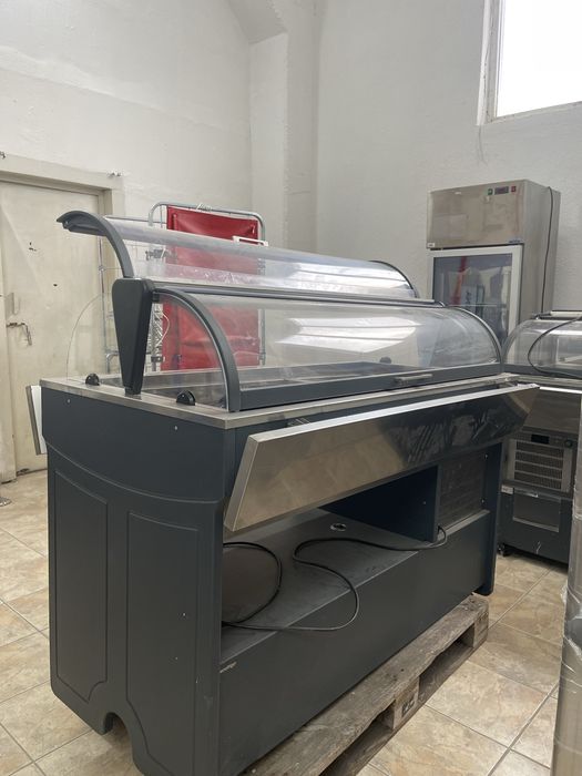 Vitrina frigorifica profesionala Enofrigo Bolero Maxi 1400 RF an 2022 in stare foarte buna