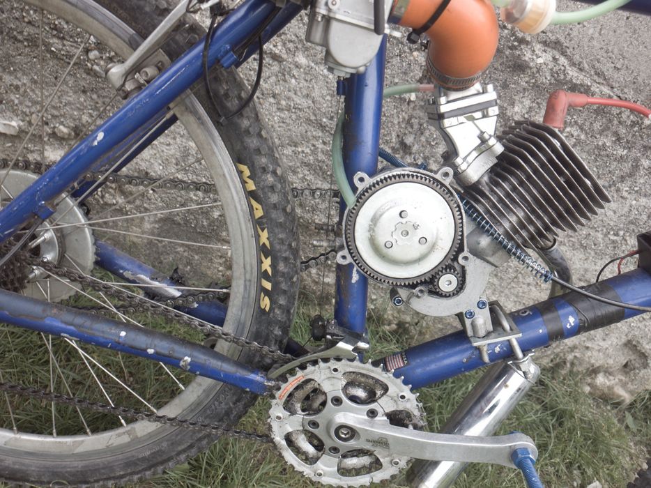 Bicicleta cu motor