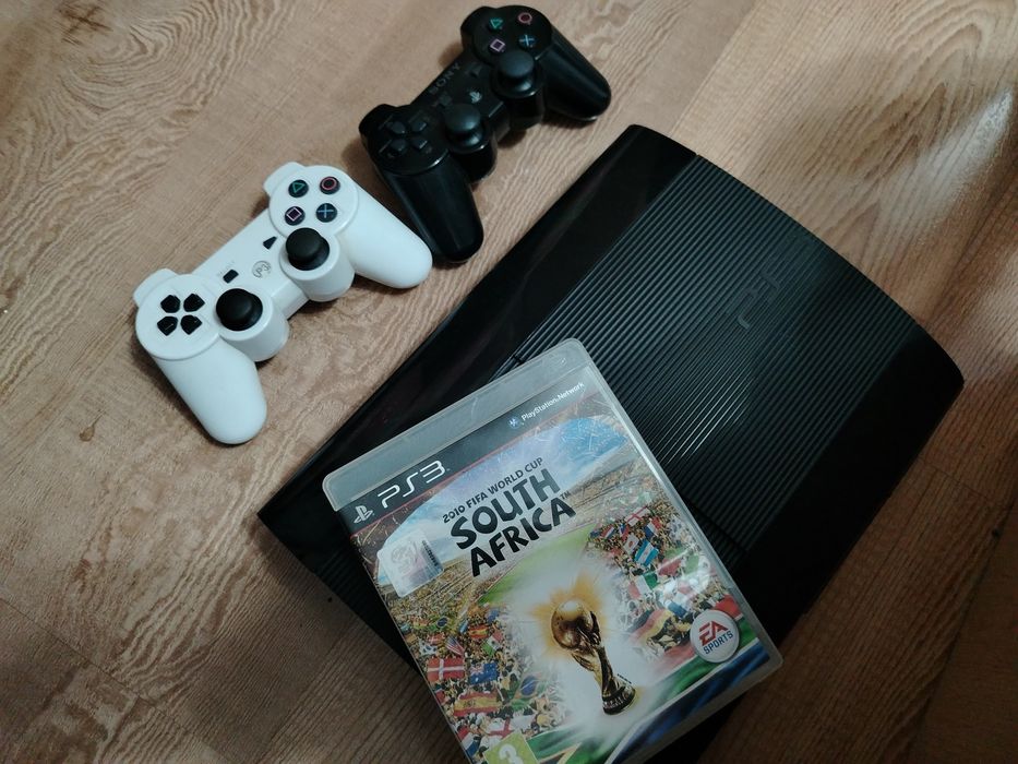 Продавам ps3 и 2 джойстика +8 игри във добро състояние