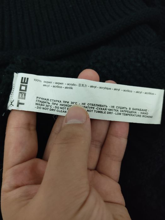 Черный свитер с горлом