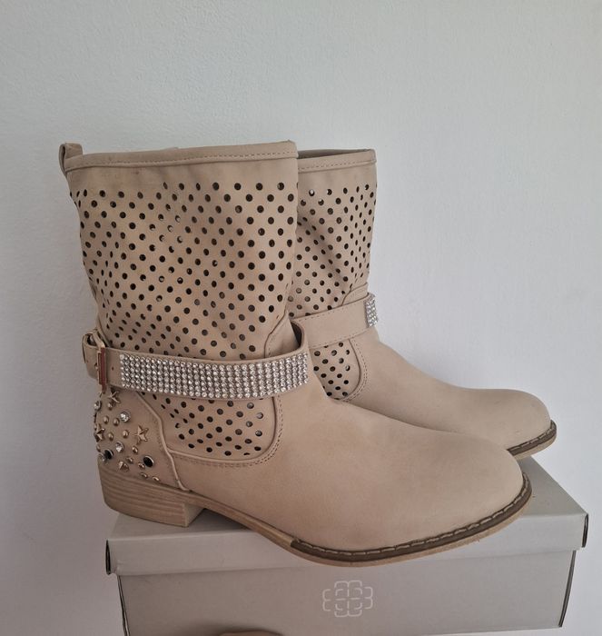 Cizme  subțiri  noi