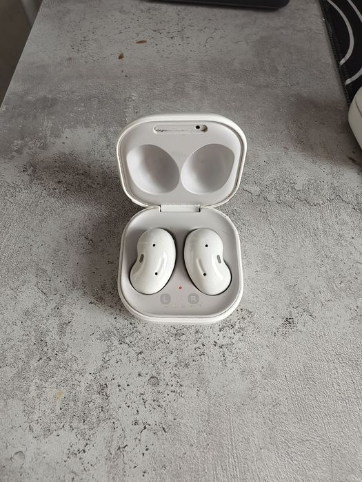 Galaxy buds live