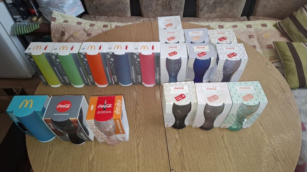 Играчки на Киндер (kinder), coca cola и m&m.