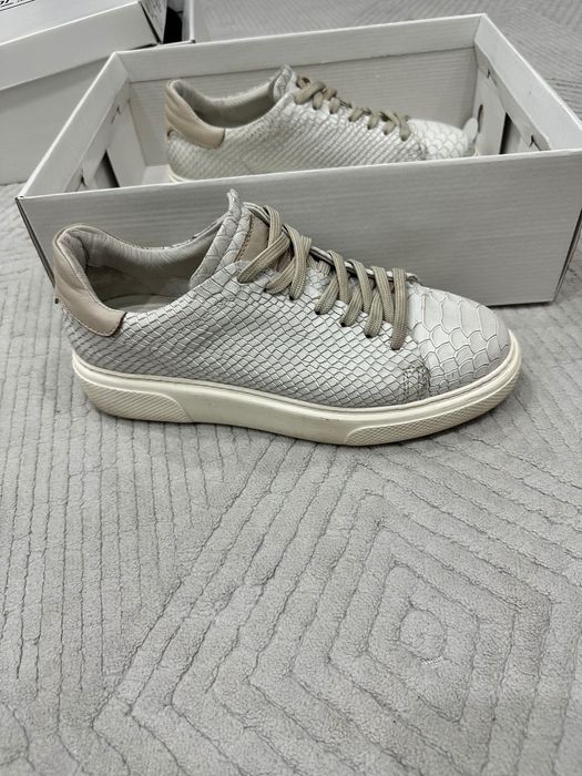 Кроссовки кожаные