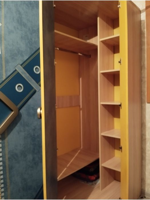 Шкаф и компьютерный стол