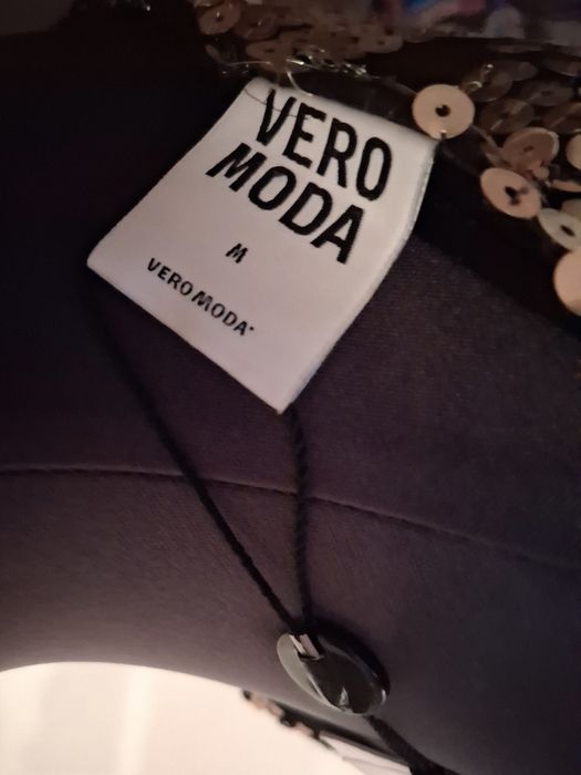 Пайетена рокля Vero Moda